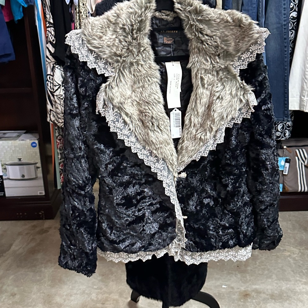 Elegant Black Faux Fur Women's Jacket
